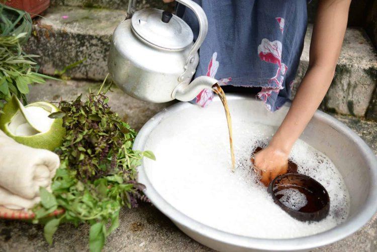 Cách Dùng Bồ Kết Gội Đầu 03