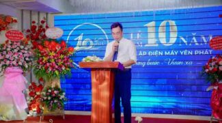 CEO-Robert-Chinh-phát-biểu-tại-Lễ-kỷ-niệm-10-năm-thành-lập-Điện-Máy-Yên-Phát