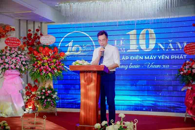 CEO Đặng Quốc Chinh – Lãnh Đạo Bằng Trái Tim, Kiến Tạo Niềm Tin 7 CEO-Robert-Chinh-phát-biểu-tại-Lễ-kỷ-niệm-10-năm-thành-lập-Điện-Máy-Yên-Phát
